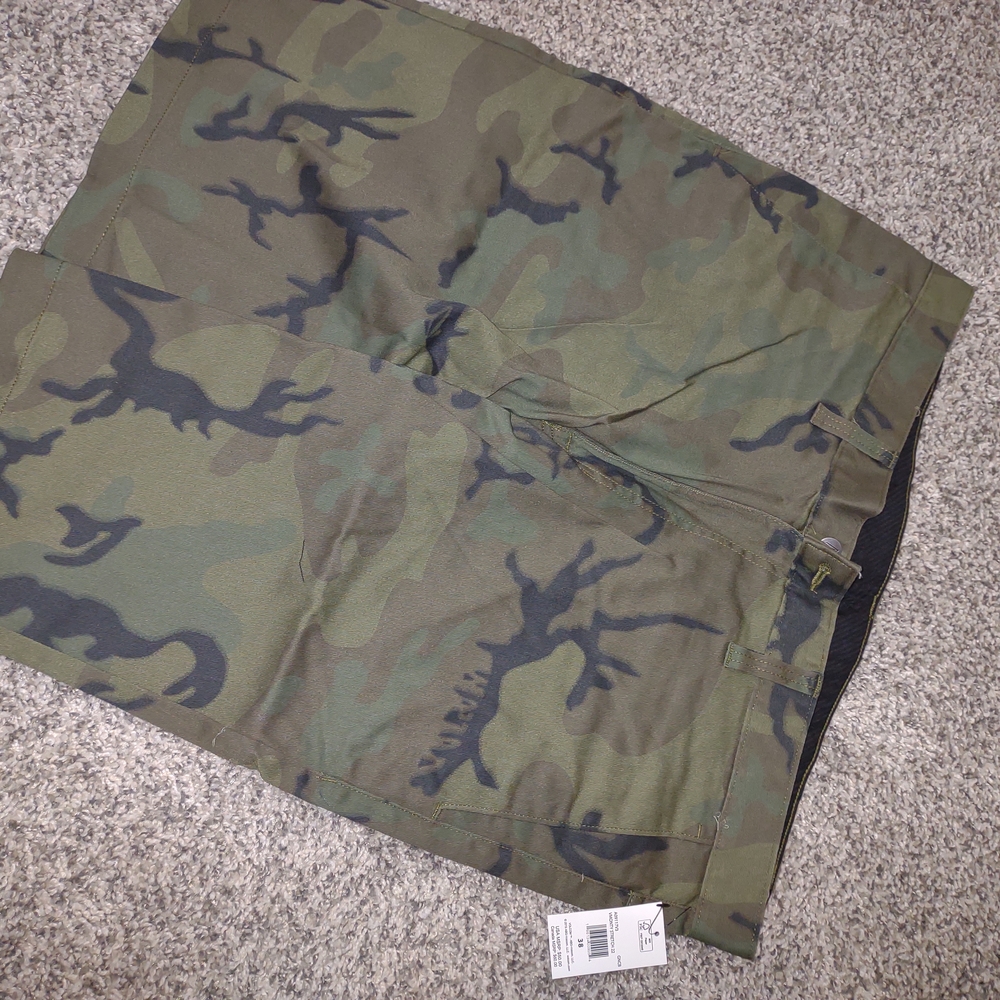 Volcom Men's Green Camouflage Cargo Shorts